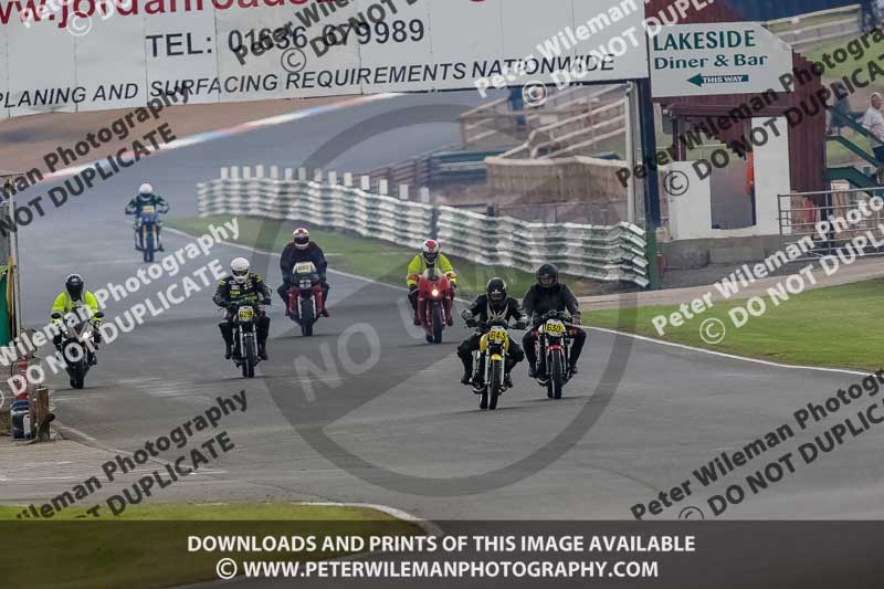 Vintage motorcycle club;eventdigitalimages;mallory park;mallory park trackday photographs;no limits trackdays;peter wileman photography;trackday digital images;trackday photos;vmcc festival 1000 bikes photographs